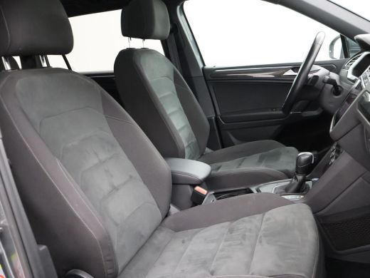 Volkswagen Tiguan Allspace 1.5 TSI R-LINE + PANORAMA | FIETSENDRAGER | TREKHAAK | MASSAGE | VIRTUAL COCKPIT | DAKDRAGERS ActivLease financial lease