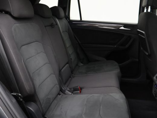 Volkswagen Tiguan Allspace 1.5 TSI R-LINE + PANORAMA | FIETSENDRAGER | TREKHAAK | MASSAGE | VIRTUAL COCKPIT | DAKDRAGERS ActivLease financial lease
