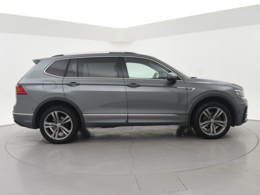 Volkswagen Tiguan Allspace 1.5 TSI R-LINE + PANORAMA | FIETSENDRAGER | TREKHAAK | MASSAGE | VIRTUAL COCKPIT | DAKDRAGERS ActivLease financial lease