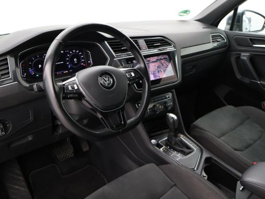 Volkswagen Tiguan Allspace 1.5 TSI R-LINE + PANORAMA | FIETSENDRAGER | TREKHAAK | MASSAGE | VIRTUAL COCKPIT | DAKDRAGERS ActivLease financial lease