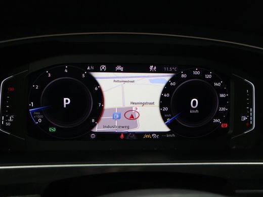 Volkswagen Tiguan Allspace 1.5 TSI R-LINE + PANORAMA | FIETSENDRAGER | TREKHAAK | MASSAGE | VIRTUAL COCKPIT | DAKDRAGERS ActivLease financial lease