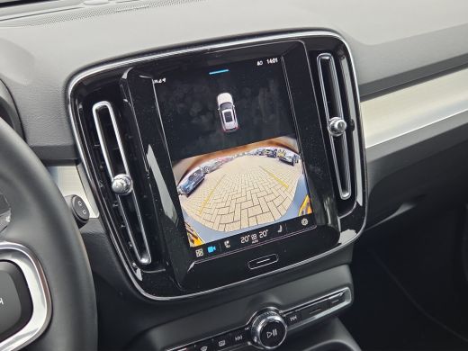Volvo  XC40 2.0 B4 Plus Dark | Trekhaak | Camera | Pilot Assist | Harman/Kardon | Elekt. stoelen | Keyless ActivLease financial lease