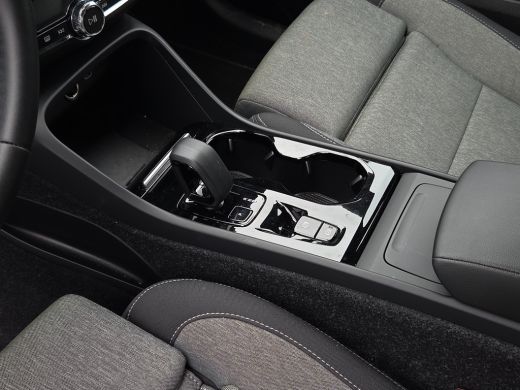 Volvo  XC40 2.0 B4 Plus Dark | Trekhaak | Camera | Pilot Assist | Harman/Kardon | Elekt. stoelen | Keyless ActivLease financial lease