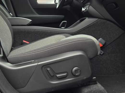 Volvo  XC40 2.0 B4 Plus Dark | Trekhaak | Camera | Pilot Assist | Harman/Kardon | Elekt. stoelen | Keyless ActivLease financial lease