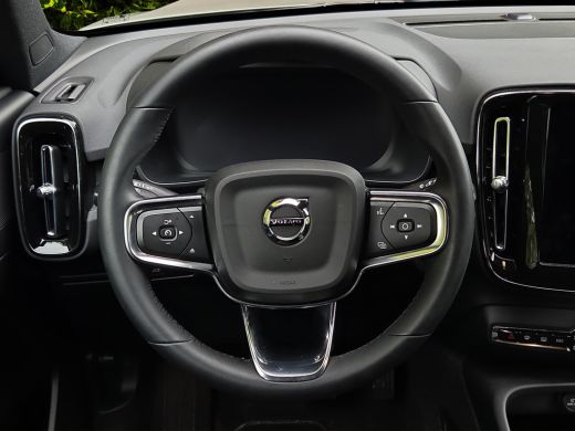 Volvo  XC40 Single Motor Extended Range Plus 82 kWh | Pilot Assist | Camera | Stuur/stoelverwarming | Keyless ActivLease financial lease