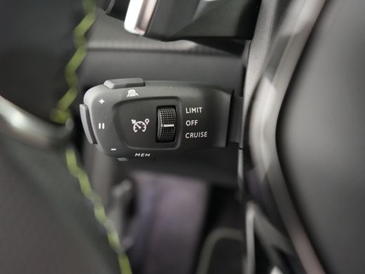 Peugeot 208 GT | Adaptieve cruise control met Stop&Go functie | Armsteunen op de voorportieren bekleed met ku... ActivLease financial lease
