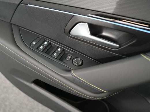 Peugeot 208 GT | Adaptieve cruise control met Stop&Go functie | Armsteunen op de voorportieren bekleed met ku... ActivLease financial lease
