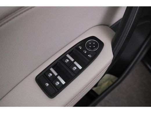 Renault Captur 1.3 TCe 155 Initiale Paris Automaat, Panorama, Volleder ActivLease financial lease