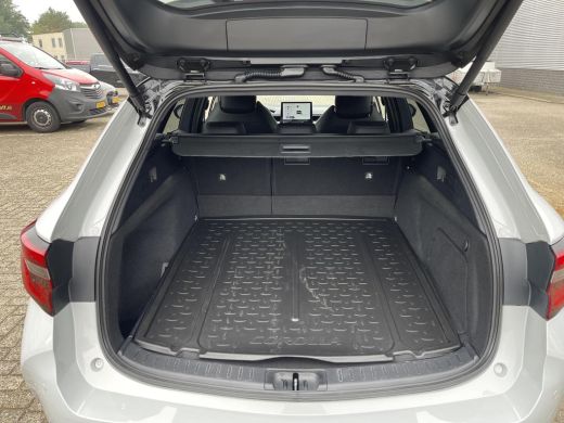 Toyota Corolla Touring Sports Hybrid 200 GR Sport Bi-tone ActivLease financial lease