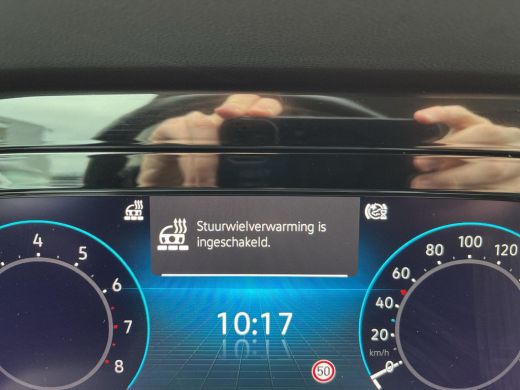 Volkswagen Golf 1.5 TSI 96kW Life | 130Pk ACC | 17 Inch. Venture | DAB | App Connect | ActivLease financial lease