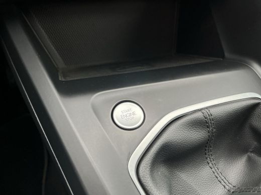 Volkswagen Golf 1.5 TSI 96kW Life | 130Pk ACC | 17 Inch. Venture | DAB | App Connect | ActivLease financial lease