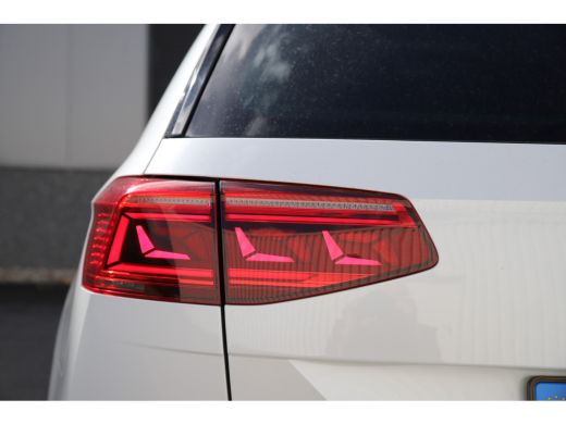 Volkswagen Passat Variant 1.4 TSI PHEV GTE Leder/Pano/Trekhaak/Virtual/Matrix-led/360cam ActivLease financial lease