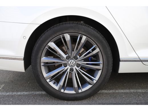 Volkswagen Passat Variant 1.4 TSI PHEV GTE Leder/Pano/Trekhaak/Virtual/Matrix-led/360cam ActivLease financial lease