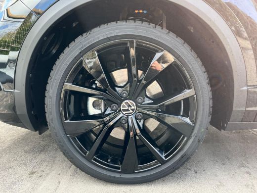 Volkswagen T-Roc 1.5 TSI R-Line Edition | Trekhaak | Top-Sportstoelen | Panoramadak | Camera achter | Discover Pro... ActivLease financial lease