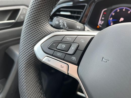 Volkswagen T-Roc 1.5 TSI R-Line Edition | Trekhaak | Top-Sportstoelen | Panoramadak | Camera achter | Discover Pro... ActivLease financial lease