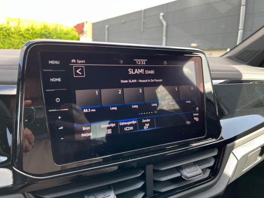 Volkswagen T-Roc 1.5 TSI R-Line Edition | Trekhaak | Top-Sportstoelen | Panoramadak | Camera achter | Discover Pro... ActivLease financial lease