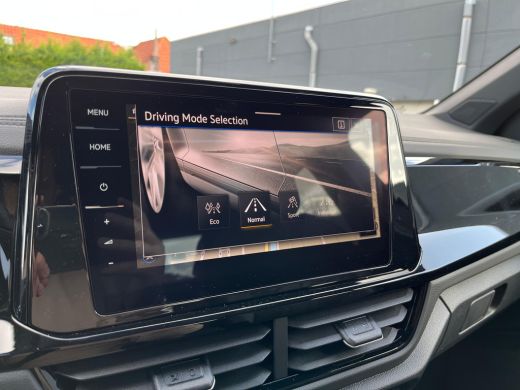 Volkswagen T-Roc 1.5 TSI R-Line Edition | Trekhaak | Top-Sportstoelen | Panoramadak | Camera achter | Discover Pro... ActivLease financial lease