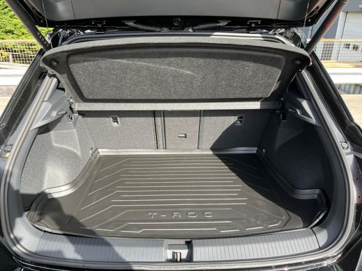 Volkswagen T-Roc 1.5 TSI R-Line Edition | Trekhaak | Top-Sportstoelen | Panoramadak | Camera achter | Discover Pro... ActivLease financial lease