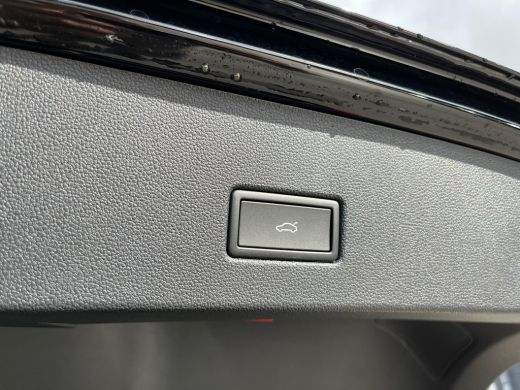 Volkswagen T-Roc 1.5 TSI R-Line Edition | Trekhaak | Top-Sportstoelen | Panoramadak | Camera achter | Discover Pro... ActivLease financial lease