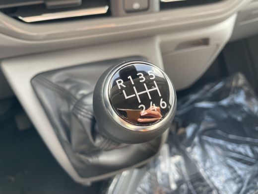 Volkswagen Transporter 2.0 TDI L1H1 28 Life 150PK handgeschakeld ActivLease financial lease