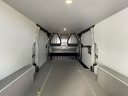 Volkswagen Transporter 2.0 TDI L2H 30 Bulli 150PK Automaat | Styling pakket | Trekhaak | 360 camera ActivLease financial lease