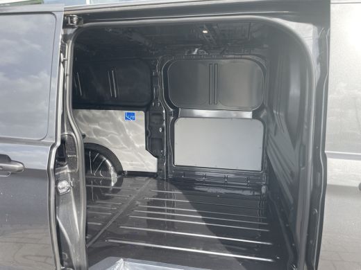 Volkswagen Transporter 2.0 TDI L2H 30 Style 150PK automaat | styling accessoires nog gemonteerd ActivLease financial lease