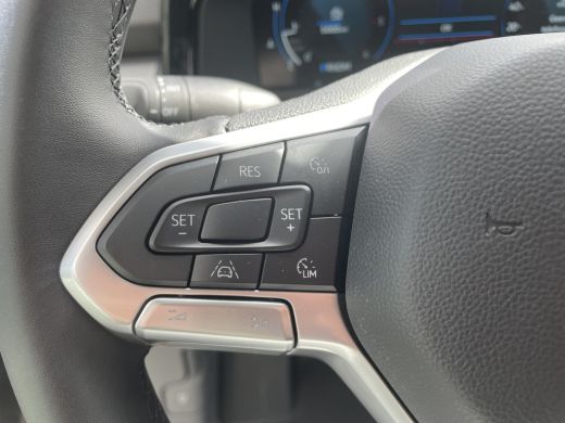 Volkswagen Transporter 2.0 TDI L2H 30 Style 150PK automaat | styling accessoires nog gemonteerd ActivLease financial lease