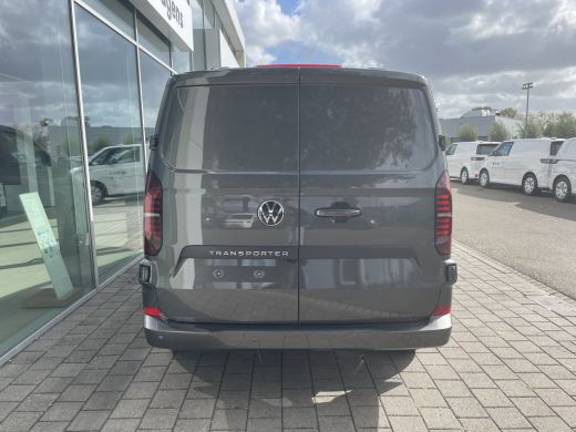 Volkswagen Transporter 2.0 TDI L2H 30 Style 150PK automaat | styling accessoires nog gemonteerd ActivLease financial lease