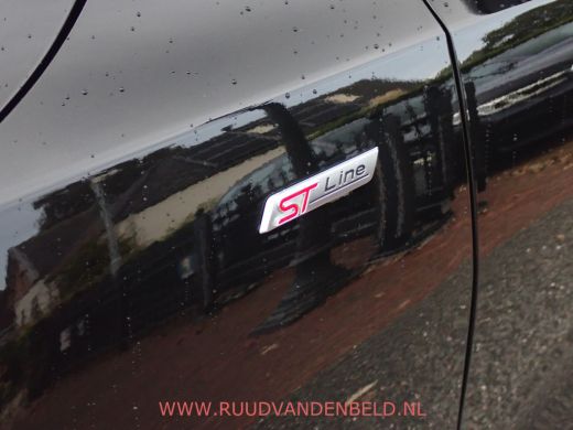 Ford Focus 1.5 EcoBoost ST Line X ACC/PANODAK/KEYLESS ActivLease financial lease