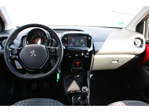Peugeot 108 1.0 e-VTi Allure Navi by app | Camera | Climate control | Trekhaak | Lichtmetaal | 25.000km | ActivLease financial lease