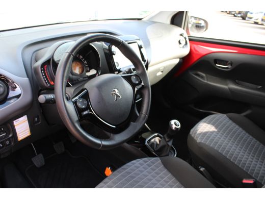 Peugeot 108 1.0 e-VTi Allure Navi by app | Camera | Climate control | Trekhaak | Lichtmetaal | 25.000km | ActivLease financial lease