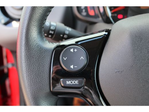 Peugeot 108 1.0 e-VTi Allure Navi by app | Camera | Climate control | Trekhaak | Lichtmetaal | 25.000km | ActivLease financial lease