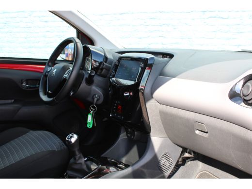 Peugeot 108 1.0 e-VTi Allure Navi by app | Camera | Climate control | Trekhaak | Lichtmetaal | 25.000km | ActivLease financial lease