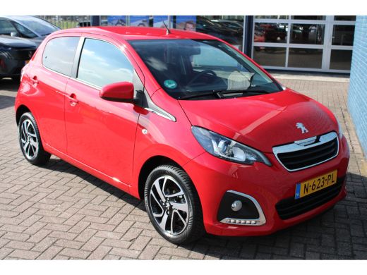 Peugeot 108 1.0 e-VTi Allure Navi by app | Camera | Climate control | Trekhaak | Lichtmetaal | 25.000km | ActivLease financial lease