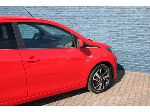 Peugeot 108 1.0 e-VTi Allure Navi by app | Camera | Climate control | Trekhaak | Lichtmetaal | 25.000km | ActivLease financial lease