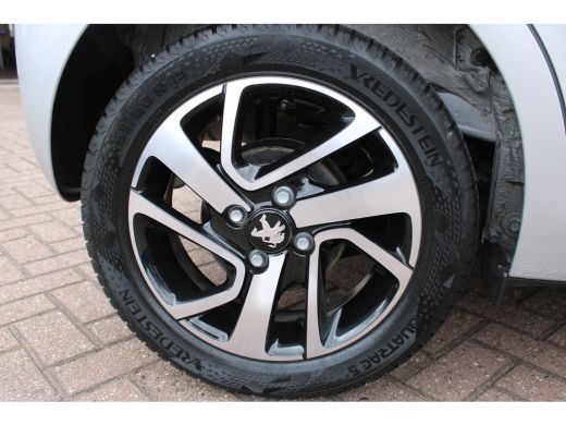 Peugeot 108 1.0 e-VTi Allure | Achterbank in delen neerklapbaar | Achteruitrijcamera | Airco ActivLease financial lease