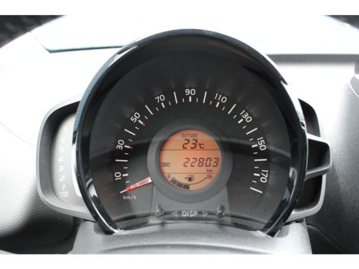 Peugeot 108 1.0 e-VTi Allure | Achterbank in delen neerklapbaar | Achteruitrijcamera | Airco ActivLease financial lease