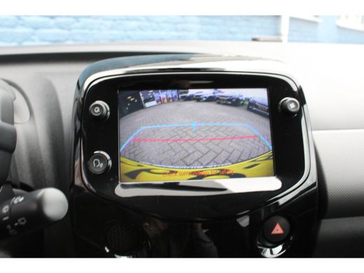 Peugeot 108 1.0 e-VTi Allure | Achterbank in delen neerklapbaar | Achteruitrijcamera | Airco ActivLease financial lease