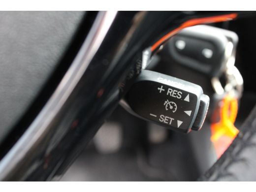 Peugeot 108 1.0 e-VTi Allure | Achterbank in delen neerklapbaar | Achteruitrijcamera | Airco ActivLease financial lease