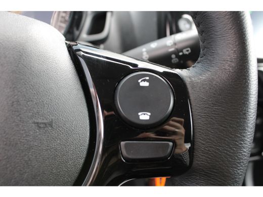 Peugeot 108 1.0 e-VTi Allure | Achterbank in delen neerklapbaar | Achteruitrijcamera | Airco ActivLease financial lease