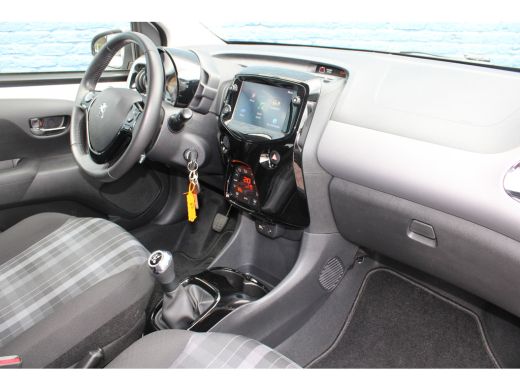 Peugeot 108 1.0 e-VTi Allure | Achterbank in delen neerklapbaar | Achteruitrijcamera | Airco ActivLease financial lease