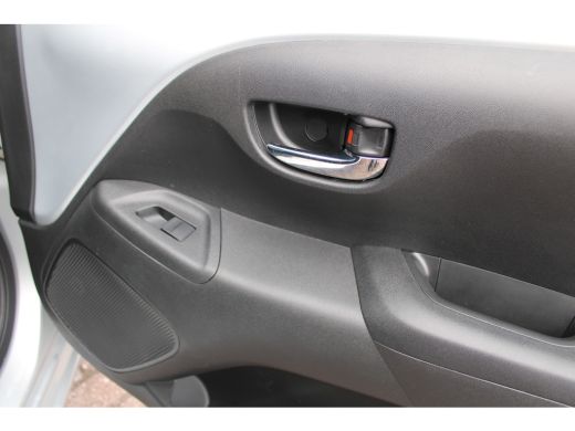 Peugeot 108 1.0 e-VTi Allure | Achterbank in delen neerklapbaar | Achteruitrijcamera | Airco ActivLease financial lease