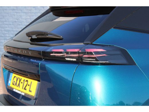 Peugeot 2008 1.2 Hybrid 136 GT | Automaat | Navigatie | Camera | Panorama/schuifdak | Mild Hybrid | Nieuw model | ActivLease financial lease