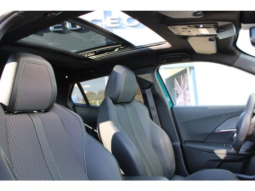 Peugeot 2008 1.2 Hybrid 136 GT | Automaat | Navigatie | Camera | Panorama/schuifdak | Mild Hybrid | Nieuw model | ActivLease financial lease