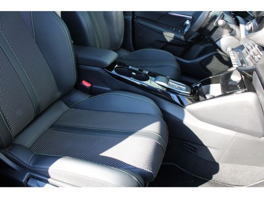 Peugeot 2008 1.2 Hybrid 136 GT | Automaat | Navigatie | Camera | Panorama/schuifdak | Mild Hybrid | Nieuw model | ActivLease financial lease