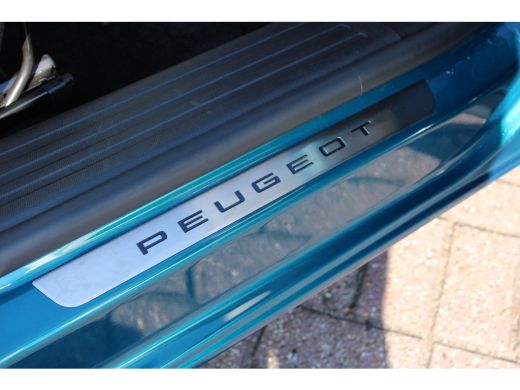 Peugeot 2008 1.2 Hybrid 136 GT | Automaat | Navigatie | Camera | Panorama/schuifdak | Mild Hybrid | Nieuw model | ActivLease financial lease