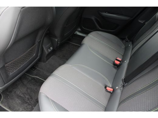 Peugeot 2008 1.2 Hybrid 136 GT | Automaat | Navigatie | Camera | Mild Hybrid | Apple carplay | 30.000km | ActivLease financial lease