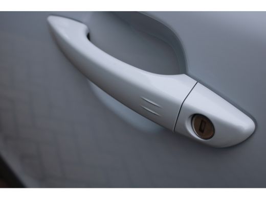 Peugeot 2008 1.2 Hybrid 136 GT | Automaat | Navigatie | Camera | Mild Hybrid | Apple carplay | 30.000km | ActivLease financial lease