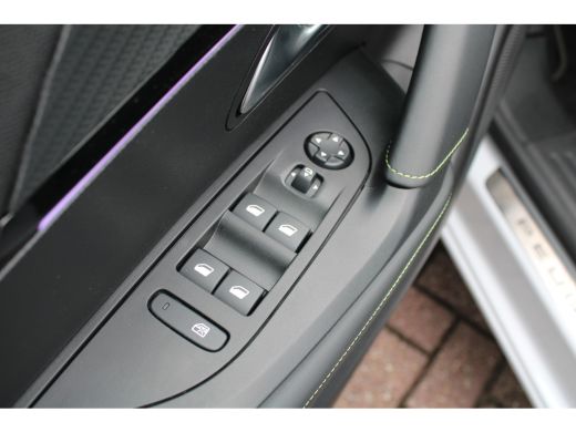 Peugeot 2008 1.2 Hybrid 136 GT | Automaat | Navigatie | Camera | Mild Hybrid | Apple carplay | 30.000km | ActivLease financial lease