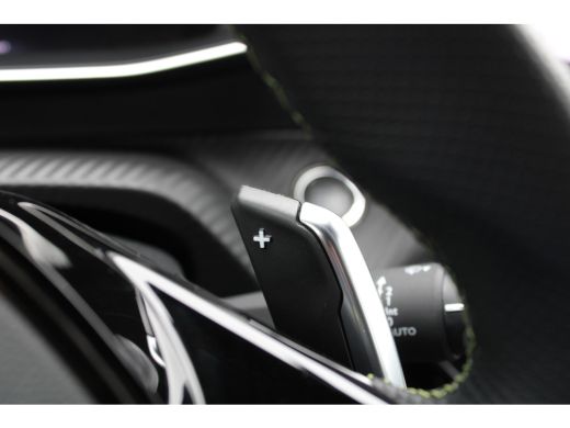 Peugeot 2008 1.2 Hybrid 136 GT | Automaat | Navigatie | Camera | Mild Hybrid | Apple carplay | 30.000km | ActivLease financial lease